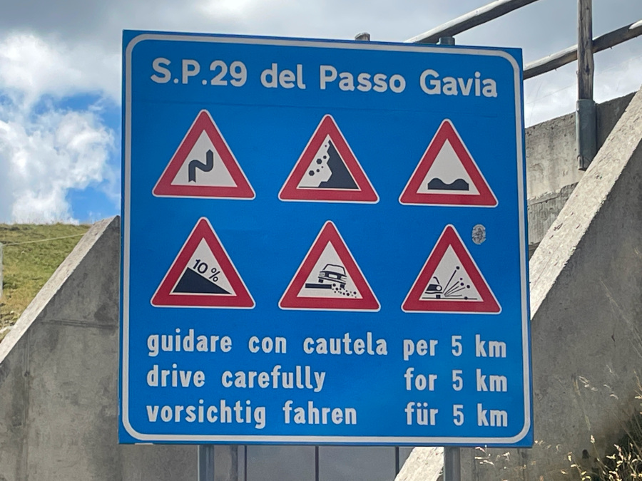 Hinweisschild Gaviapass